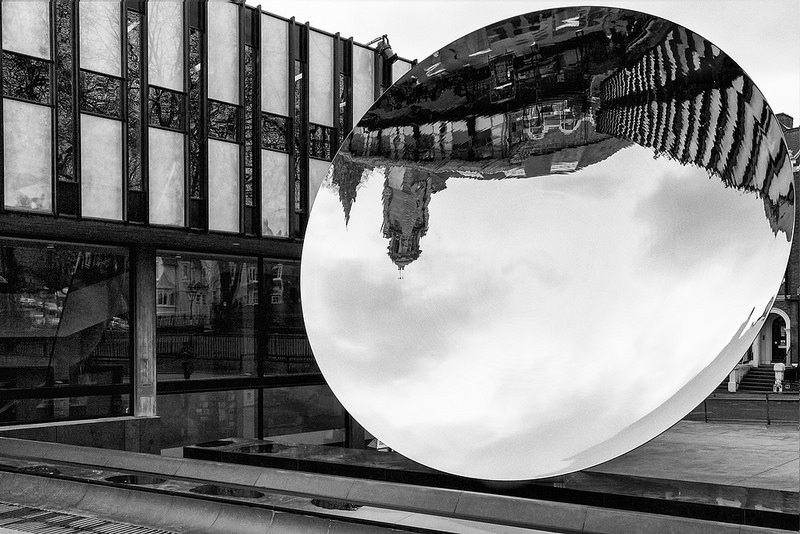 Zniekształcone myślenie – typowe wzorce myślenia nieszczęśliwych osób